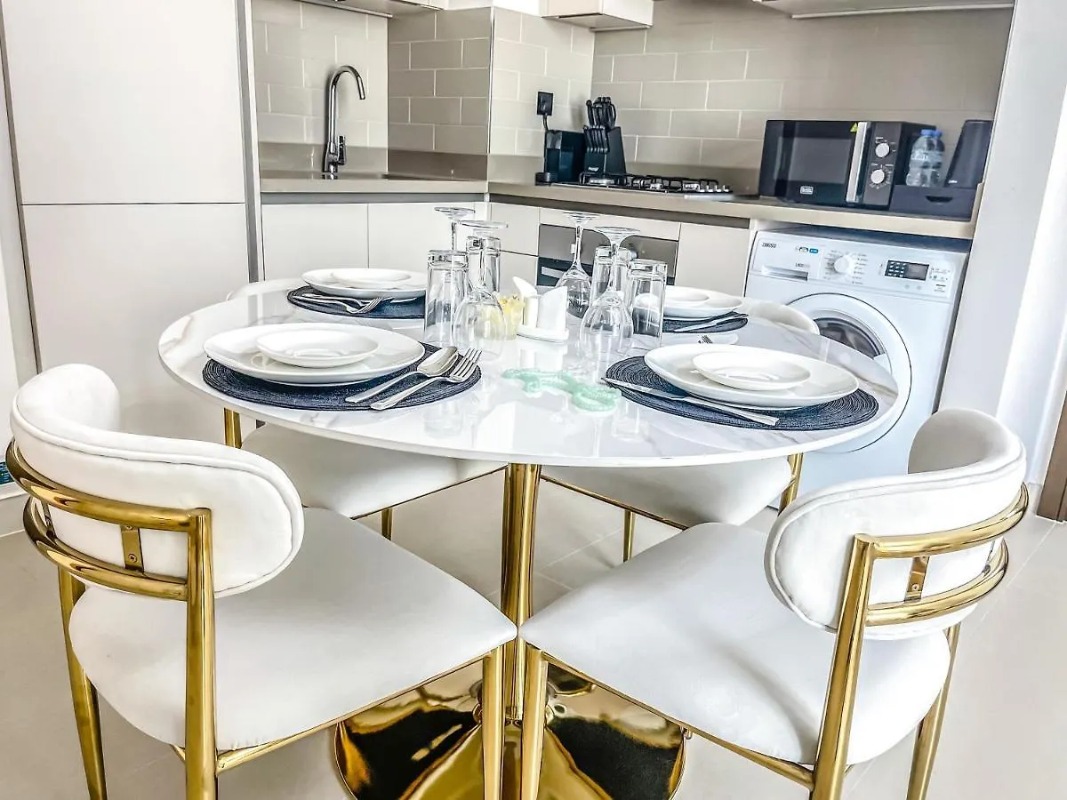 Stay Mindblowing 2 Bedroom Holiday Home With Close View Of Burj Khalifa Dubai